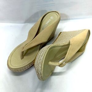 CRYSTAL QUEEN NEW BEIGE WEDGE SANDAL W/WOVEN TRIM SZ 7.5-8 3.5” Wedge heel‎